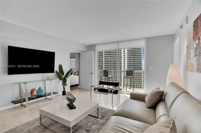 Foto del edificio - 1200 Brickell Bay Dr