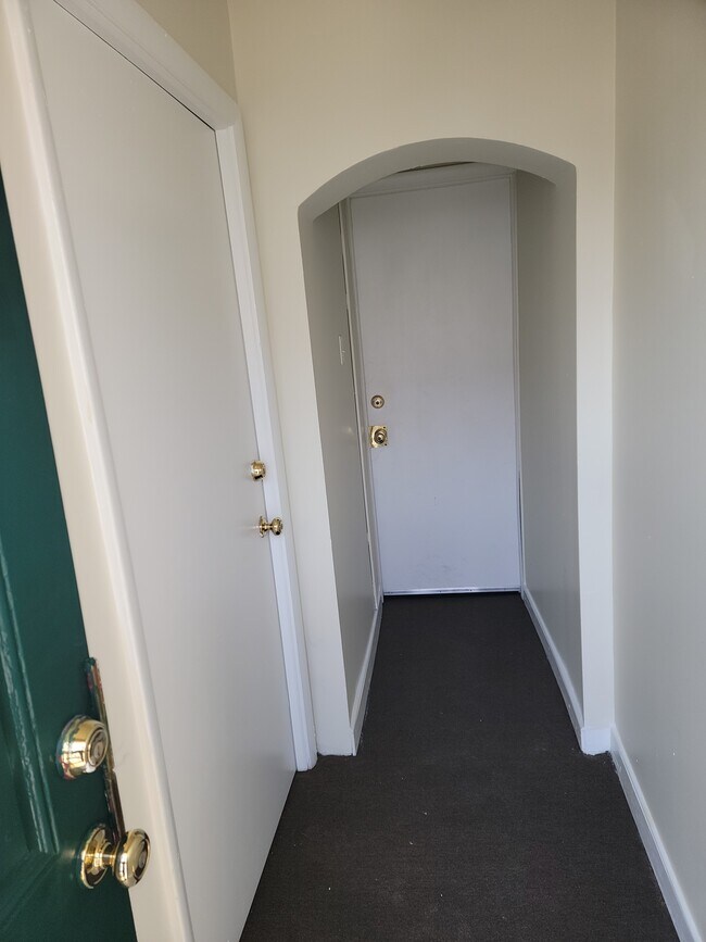 Foto del edificio - 6935 Chelwynde Ave