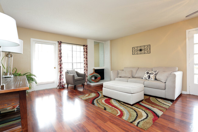 2BR,2BA-1050sft - Cross Lake Apartments