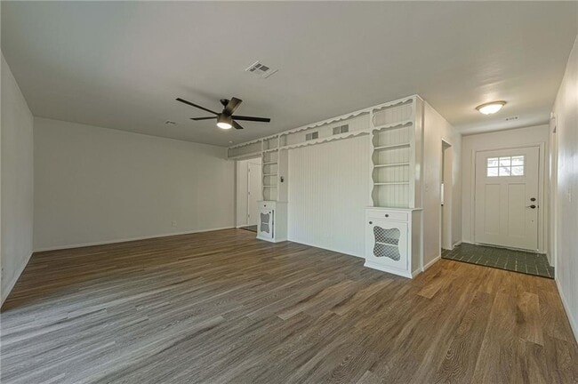 Foto del edificio - 4309 Woods Dr