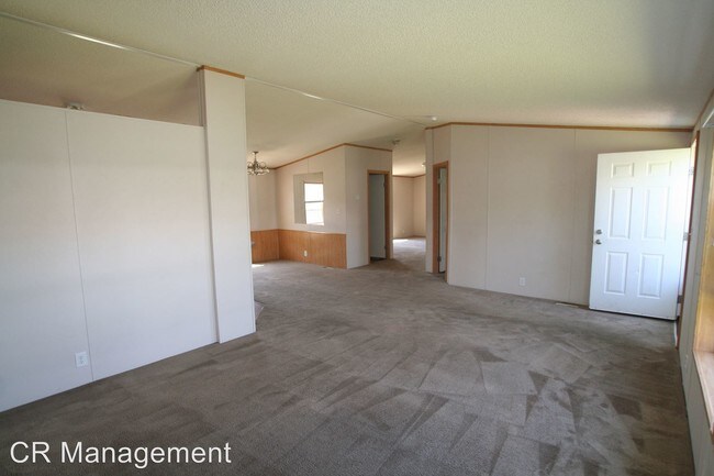 Building Photo - 303 Silver Maple Dr