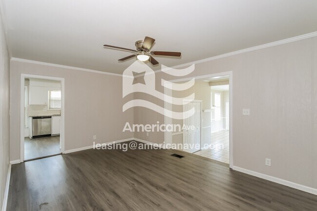 Foto del edificio - 3006 Eagle Dr