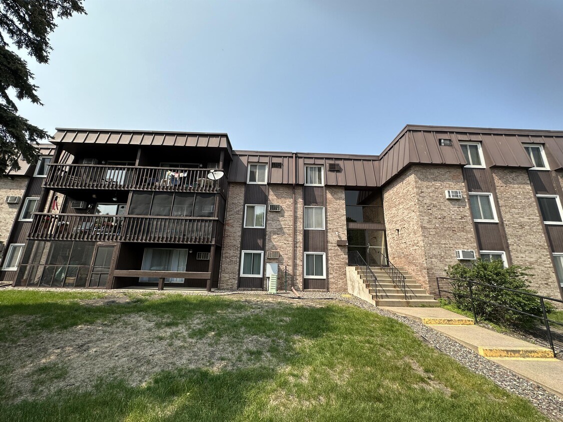 Primary Photo - 4207 Lakeside Ave N