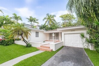 Building Photo - 5600 San Vicente St