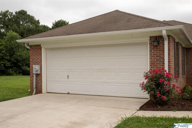 Building Photo - 101 Lisa Ann Dr
