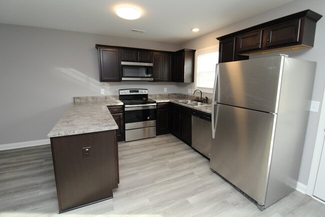 Building Photo - 1721 Manning Dr
