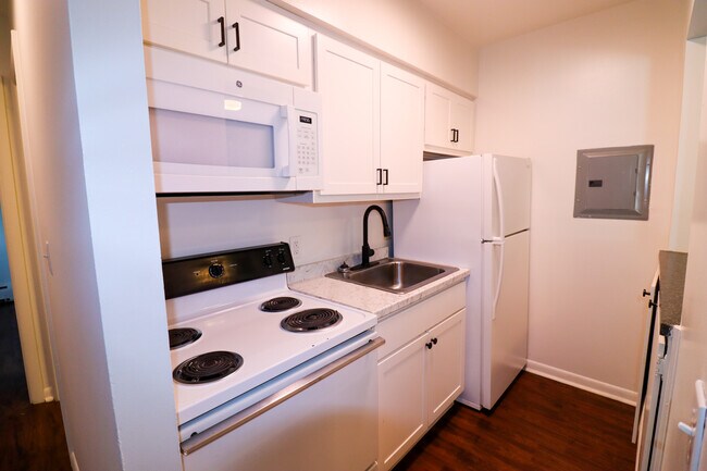 Foto del edificio - 6115-6126 Plymouth Avenue