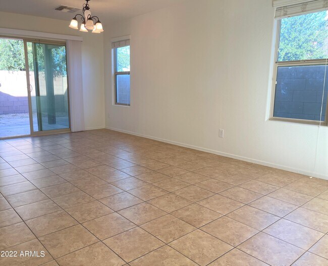 Building Photo - 2241 S Ponderosa Dr