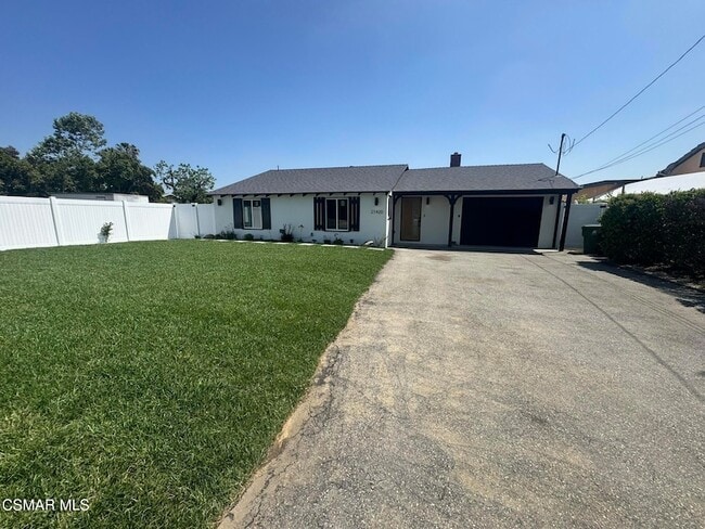 Building Photo - 21420 Chatsworth St