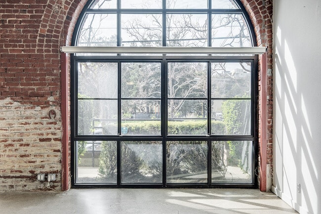 Building Photo - 701 Minnesota St