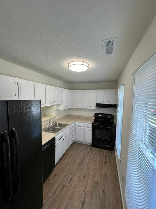 Building Photo - 413 Hickorywood Cir