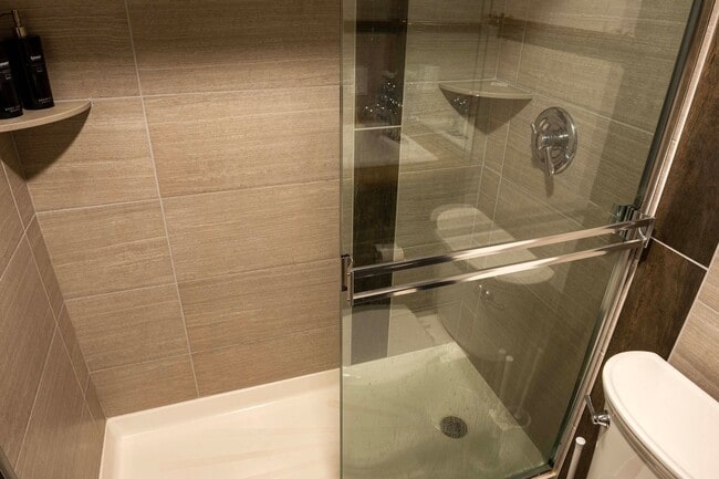 Building Photo - 204 N Walnut St