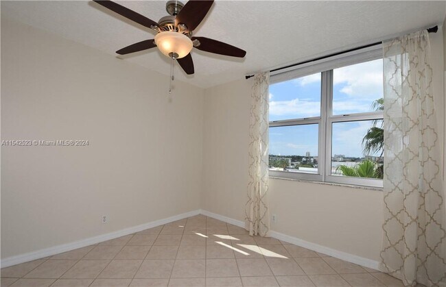 Foto del edificio - 1625 SE 10th Ave