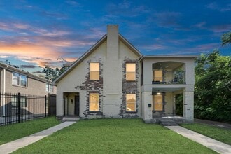 Building Photo - 2817 Truxillo St