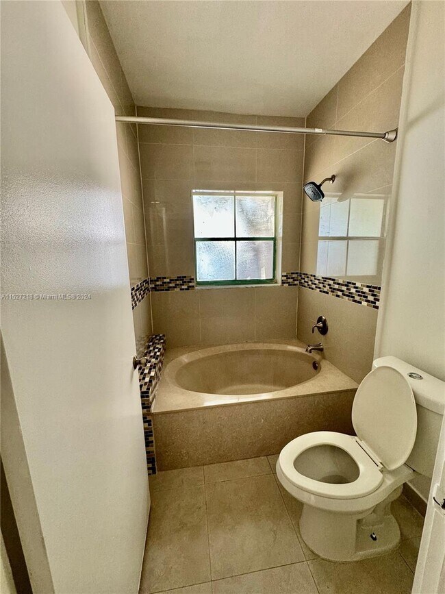 Foto del edificio - 1333 NW 126th Way