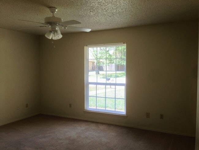 Building Photo - Duplex