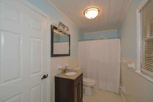 Building Photo - 862 Lake Arrowhead Dr