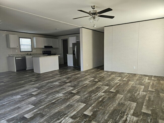 Building Photo - 6631 Hidden Oaks Dr