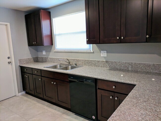 Foto del edificio - 5887 Allwood St