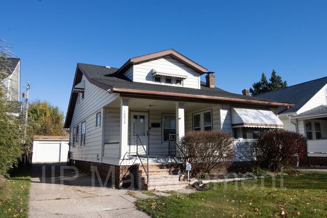 Building Photo - Beautiful updated home!