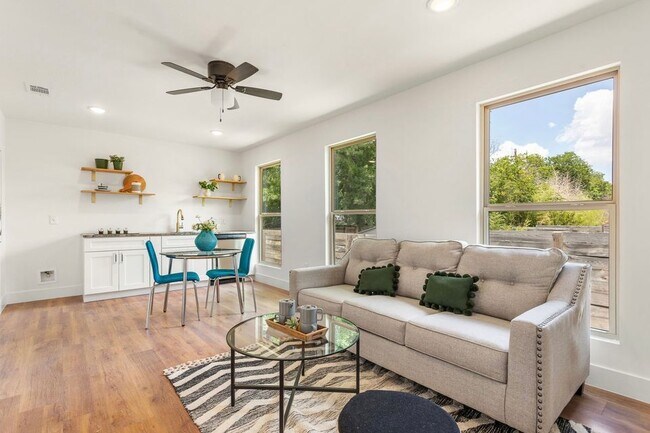 Foto del edificio - 7608 Northcrest Blvd