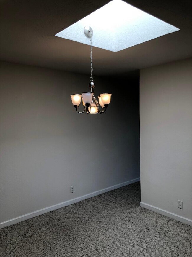 Building Photo - 1 Elm St