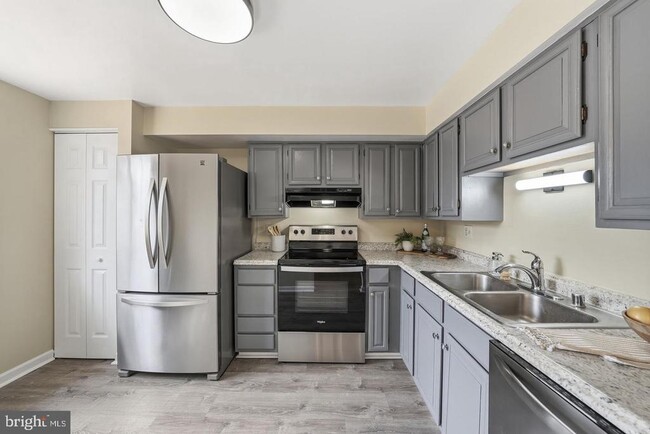 Building Photo - 7619 Nutwood Ct