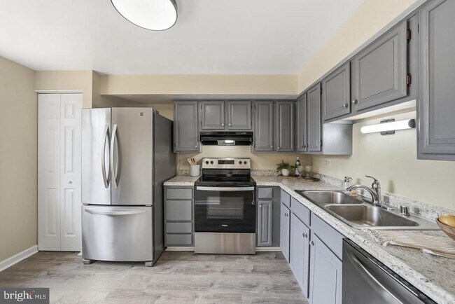 Foto del edificio - 7619 Nutwood Ct