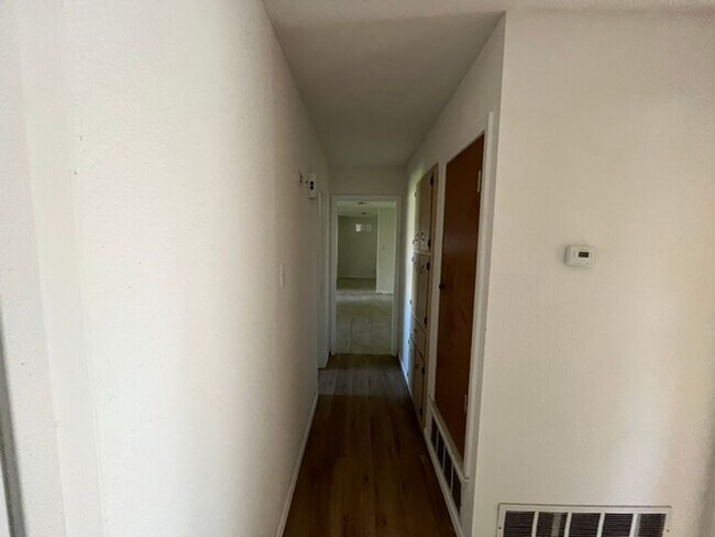 Foto del edificio - 1700 Standridge St