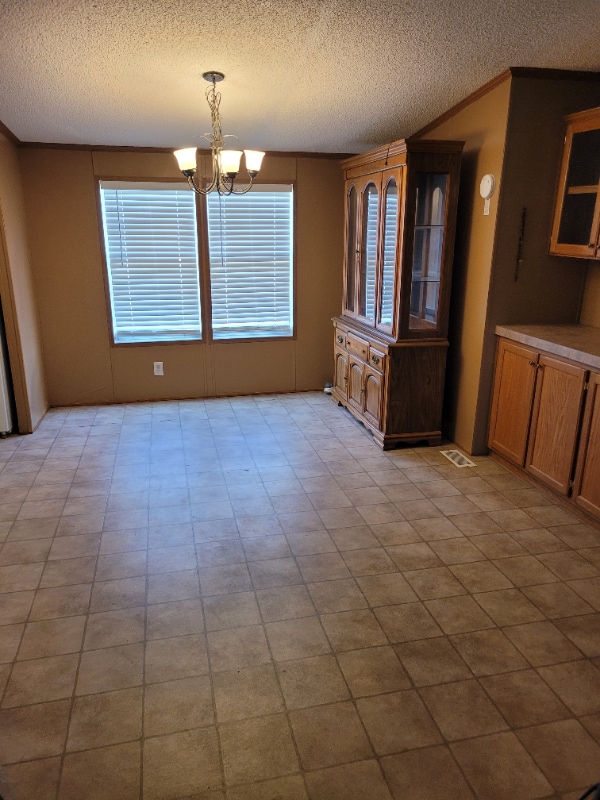 Building Photo - 135 Tesa Dr