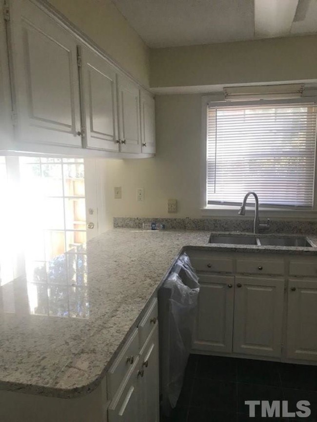 Building Photo - 1135 Nottingham Cir