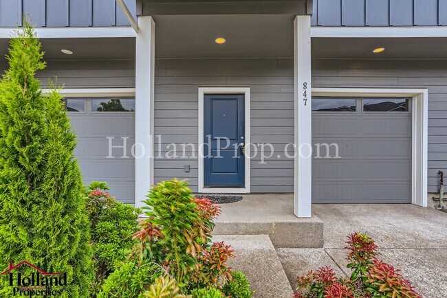 Building Photo - Stunning 3-Bedroom Home for Lease – Bright...
