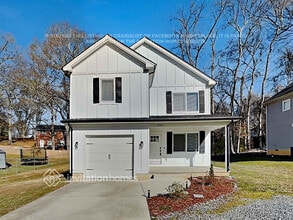 Building Photo - 524 W Main St