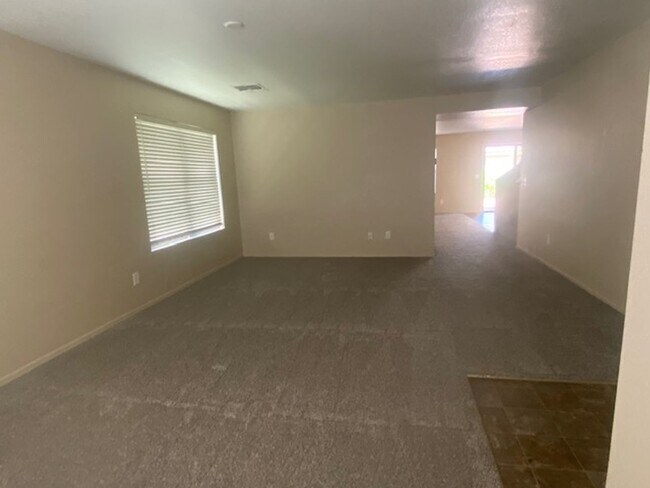 Building Photo - TWO STORY HOME IN THE SPECTRUM IN GILBERT.
