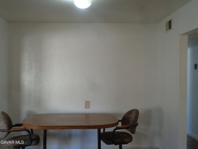 Building Photo - 15950 Lawrence Dr