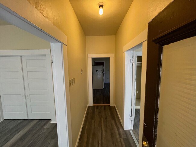 Building Photo - Wanda St, 1412