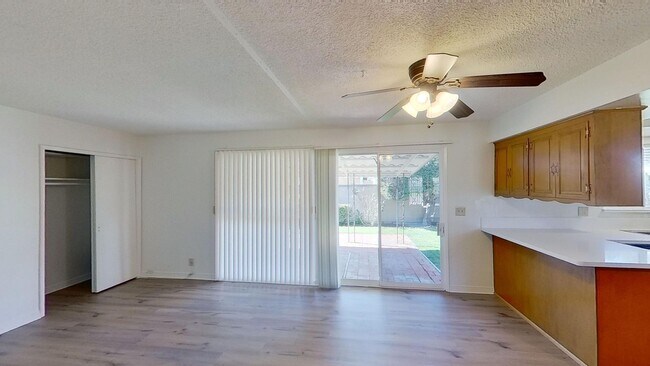 Foto del edificio - 11971 Weatherby Rd