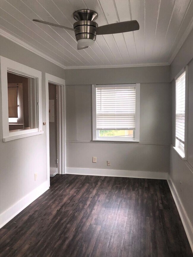 Building Photo - Historic Sanford Second Floor 1BR/1BA Apar...