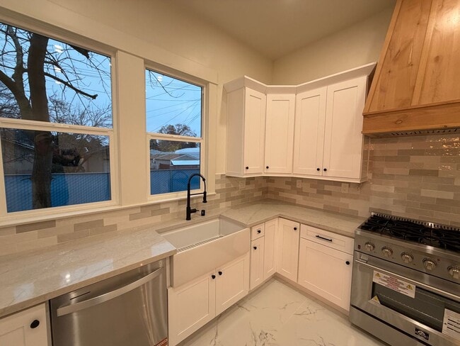 Building Photo - Home in the Heart of Old Town Clovis