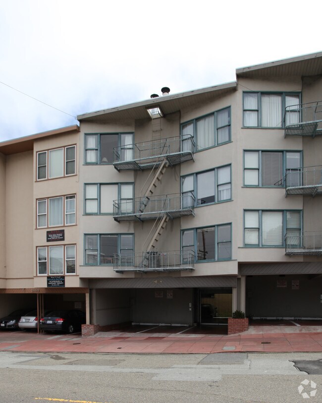 Building Photo - 2654 Gough St