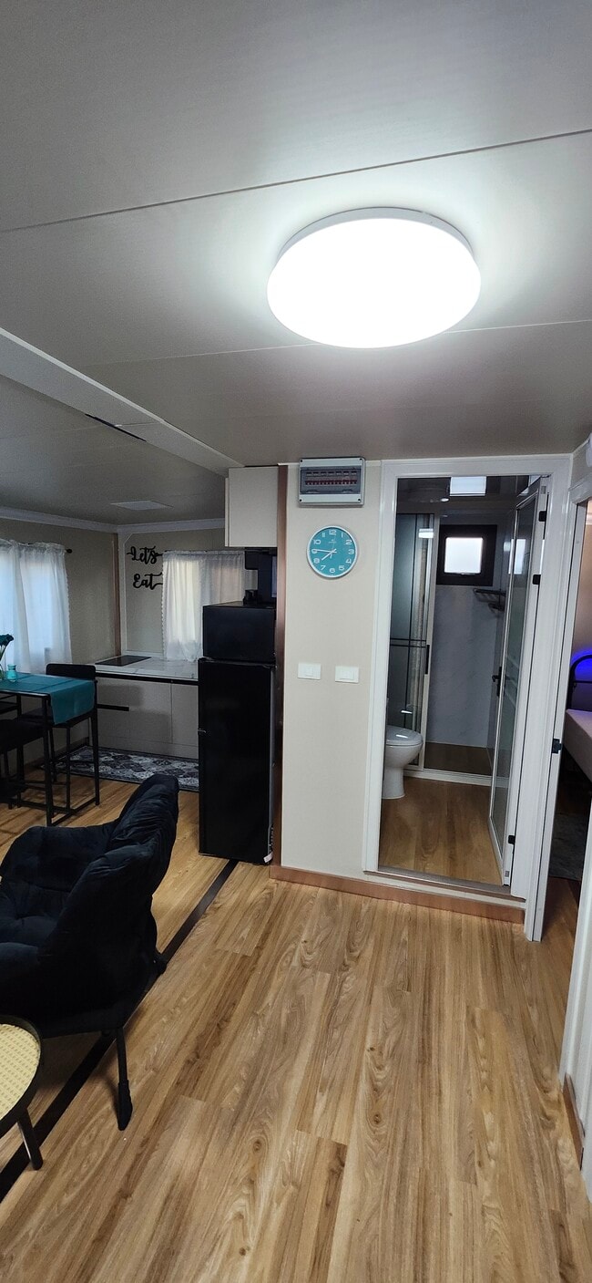 Entry - 205 E Nakoma