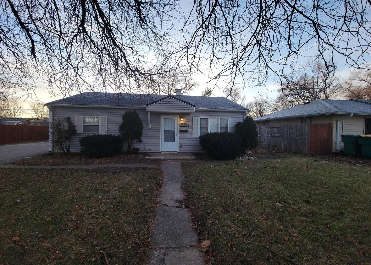 Primary Photo - 202 S Hammes Ave