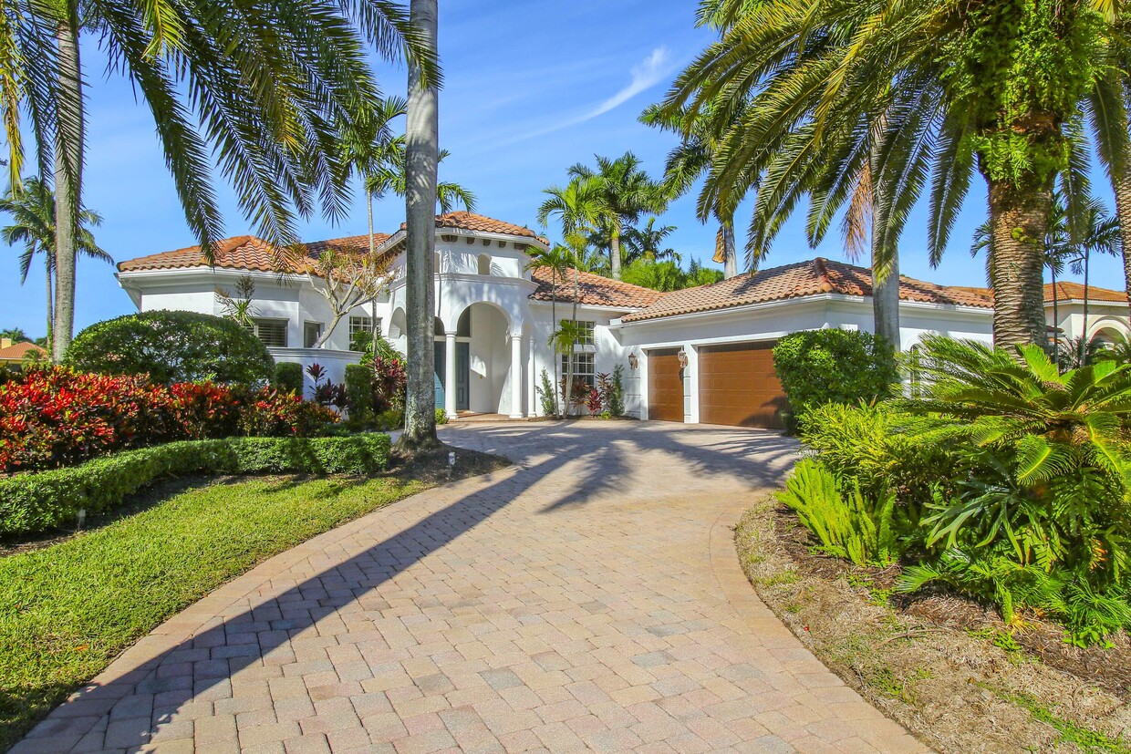 Primary Photo - 1186 Breakers W Blvd