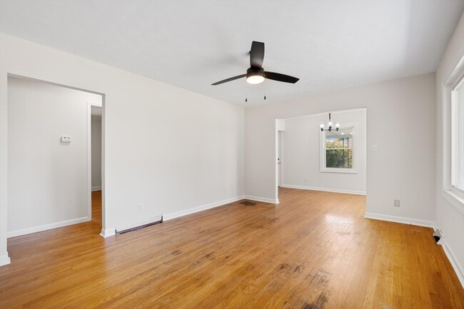 Building Photo - 213 Fairview Dr
