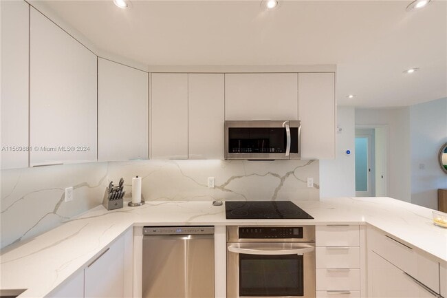 Building Photo - 251 Crandon Blvd