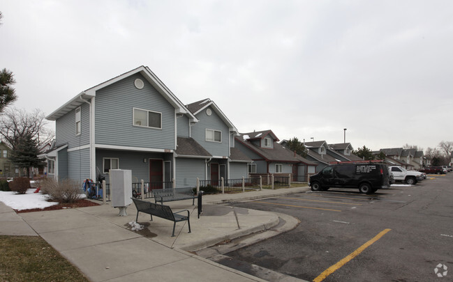 Primary Photo - North Lincoln Park Homes