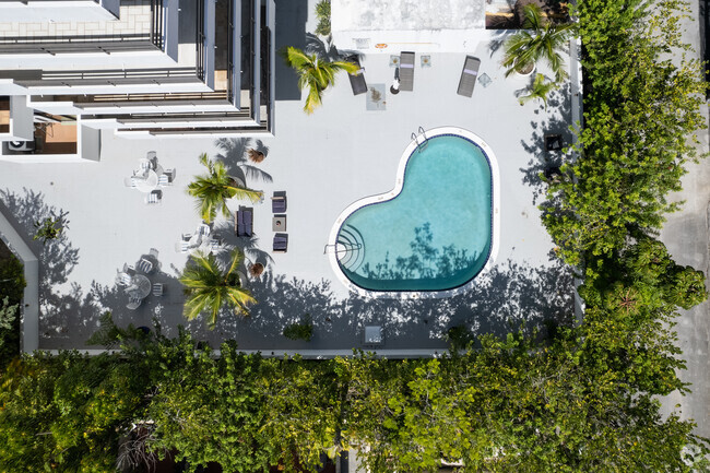 Pool Area - Granada Park Condominiums