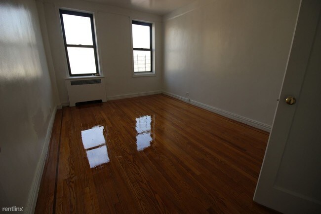 Building Photo - 166 E 205th St