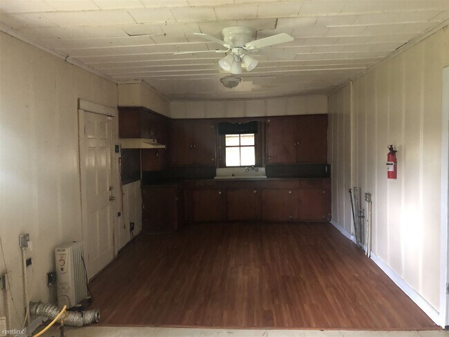 Foto del edificio - 3 br, 1 bath House - 411 N Theater St