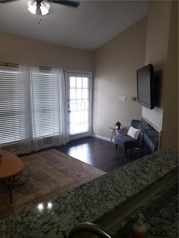 Foto del edificio - 4800 W Lovers Ln